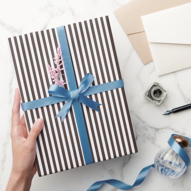 Dunkelbraune und weiße Streifen Geschenkpapier (Schenken)