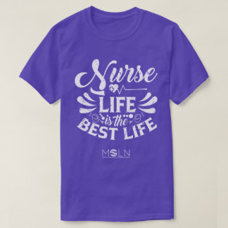 Dunkelfarbener T - Shirt für das Krankenversicheru