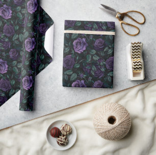 Dunkelgotische Blumenmuster mit tiefen Lila Rose Geschenkpapier