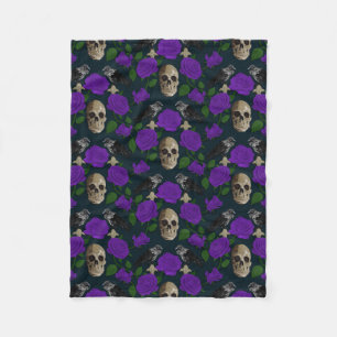 Dunkelgotische Grungy Rose Vines Raven Skull lila Fleecedecke