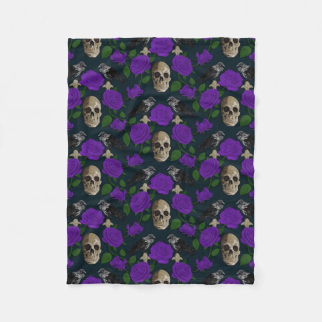 Dunkelgotische Grungy Rose Vines Raven Skull lila Fleecedecke (Vorderseite)