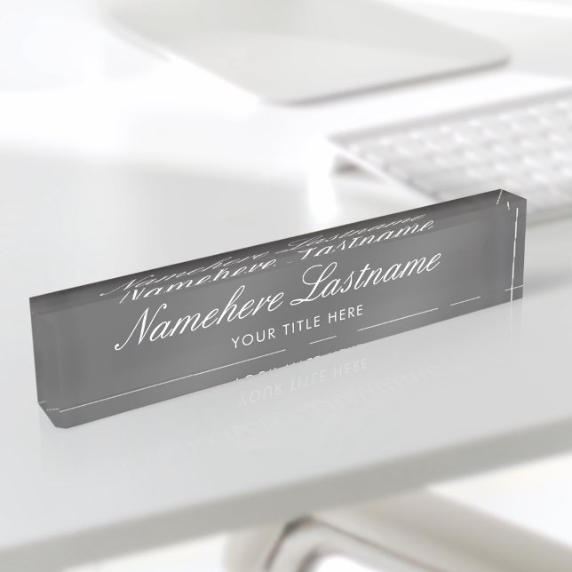 Dunkelgrau Elegantes Script Einfache Minimalistisc Namensplakette (Von Creator hochgeladen)
