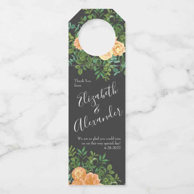 Dunkelgraue Peach Wedding Modern Floral Flaschenanhänger (Vorderseite)