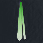 Dunkelgrün bis leicht grün krawatte<br><div class="desc">Die Farbe des Jahres für 2017 ist das Grün der Natur. Ich kombinierte mehrere grüne Farbtöne,  um diese subtile Kaskadenhalskette zu schaffen. St. Patrick's Day jedermann! Außerdem ist eine passende Geschenkverpackung erhältlich. Von celeste@khoncepts.com</div>