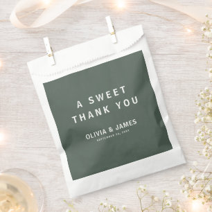 Dunkelgrün Minimalistische Skandi Hochzeit Viele Geschenktütchen