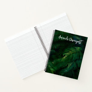 Dunkelgrüne tropische Blätter Muster Notizbuch