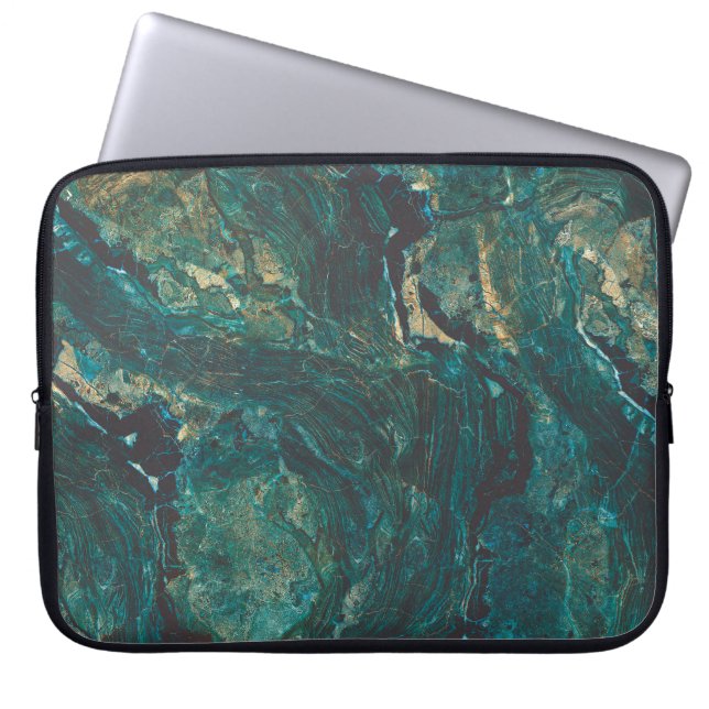 Dunkelgrüner Marmor: luxuriöse Textur. Laptopschutzhülle (Vorderseite)