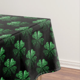 Dunkelgrünes funkelnd Kleeblatt auf schwarz Tischdecke