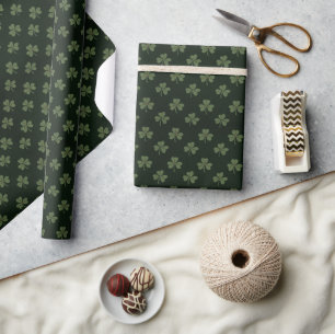 Dunkelgrünes Kleeblatt-Karomuster Geschenkpapier