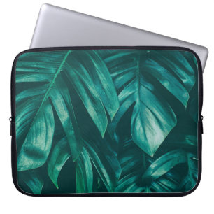 Dunkelgrünes, tropisches Dschungelwald. Laptopschutzhülle
