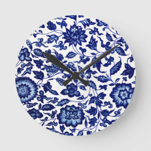 Dunkelmarineblau-Blumenmuster auf Weiß Runde Wanduhr