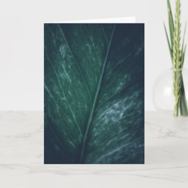 Dunkelmoody Leaf Blumendesign Karte (Vorderseite)