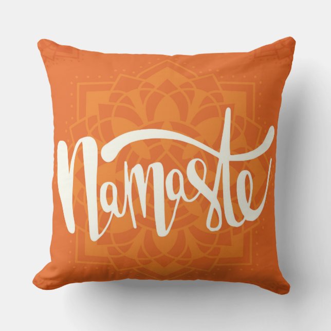 dunkelorange weiße Namaste Dekorkissen Kissen (Vorderseite)