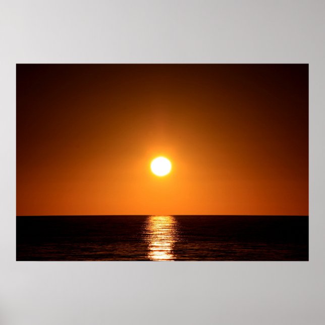 Dunkelorangefarbener Sonnenuntergang mit Blick auf Poster (Vorne)