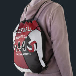 Dunkelrot, Schwarz und Weiß Volleyball Sport Draws Sportbeutel<br><div class="desc">🥇 ORIGINAL COPYRIGHT ART DESIGN VON Donna Siegrist NUR AUF ZAZZLE VERFÜGBAR! 🏐 Volleyball Drawstring Rucksack für Sie bereit, um Ihre persönlichen Wünsche zu erfüllen. Dieser Zugriegel-Rucksack eignet sich perfekt, um das Wesentliche zu umrunden, während Sie von einem Ort zum anderen springen... also machen Sie sich fertig, packen Sie und...</div>