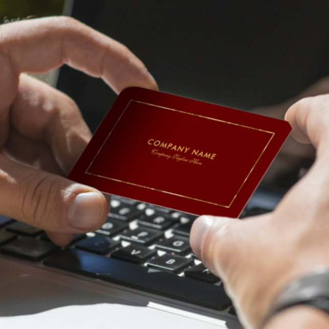 Dunkelrote Goldgrenze und Typografie Visitenkarte (Von Creator hochgeladen)