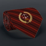 Dunkelrote Streifen-kundenspezifischer Krawatte<br><div class="desc">Elegante rote,  schwarze und kastanienbraune gestreifte Gerichtsskalen der kundenspezifischen Initialen-Krawatte der Gerechtigkeit.</div>