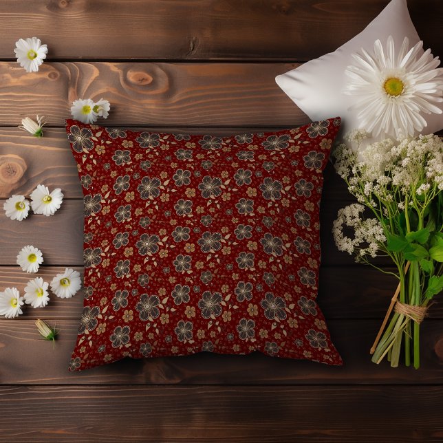 Dunkelrote Wohngestaltung mit braunen Blume Kissen (Von Creator hochgeladen)