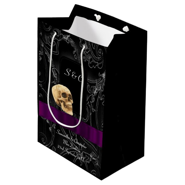 Dunkelschwarzer Gothic-Schädel Mittlere Geschenktüte (Vorderseite Schrägansicht)