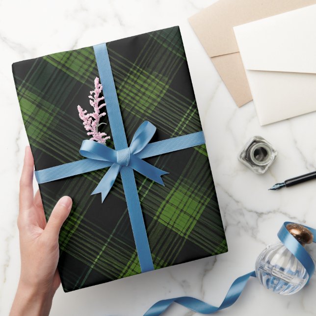 Dunkelwaldgrün-schwarzer Tartan-Moos-Karomuster Geschenkpapier (Schenken)