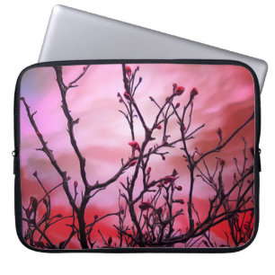 Dunkle Branchen roten Buds und fiery Sky Laptopschutzhülle