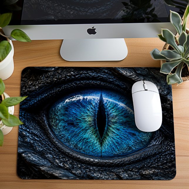 Dunkle Fantasy Blaues Drachenauge  Mousepad (Von Creator hochgeladen)