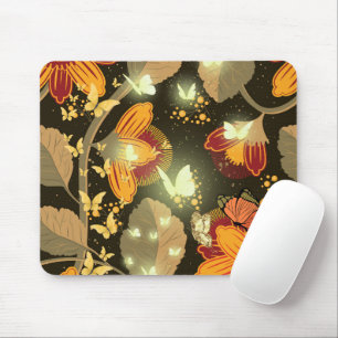 Dunkle Gartenblumen und hellen Schmetterlinge Mousepad