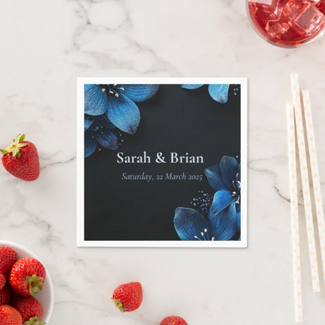 Dunkle Hochzeitsnapkins Glitzer Blaublumen Serviette (Beispiel)