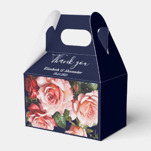 Dunkle, launische rosa und rote Rosen, marineblaue Geschenkschachtel