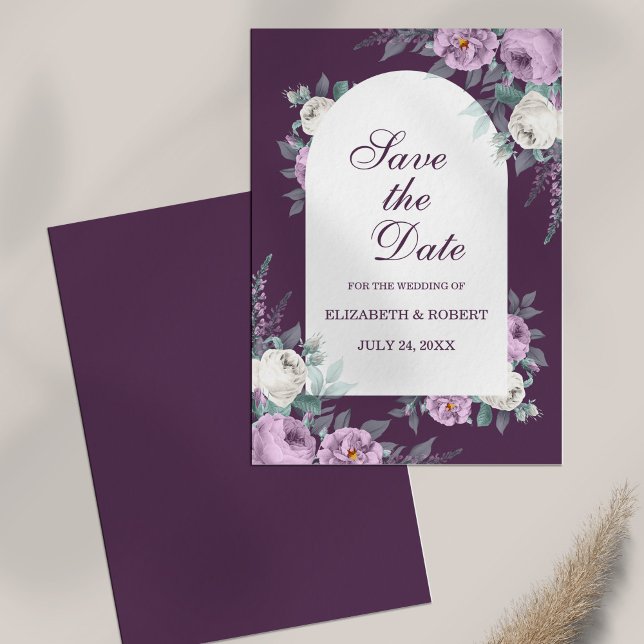 Dunkle Lila Peonies Save the Date Karte (Dark Purple Peonies Save The Date Card on white table.)