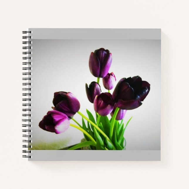 Dunkle Lila Tulips Notizbuch (Vorderseite)