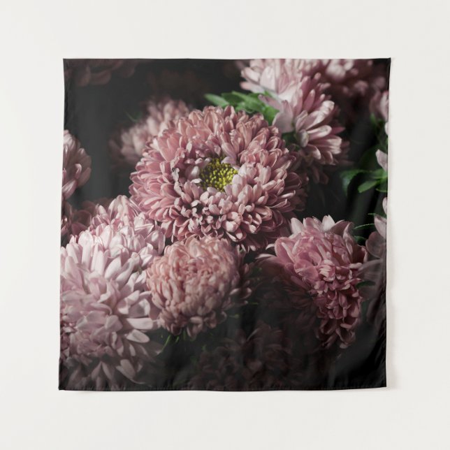 Dunkle Moody Botanicals: rosa Aster Wandteppich (Vorderseite)