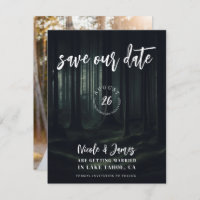 Dunkle Moody-Waldbäume bei Twilight Save the Date