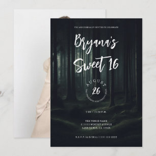 Dunkle Moody-Waldbäume bei Twilight Sweet 16 Einladung