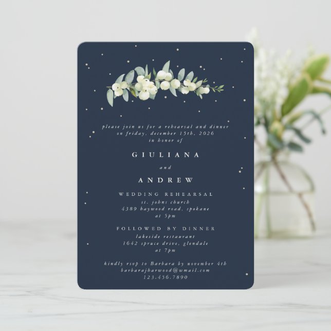 Dunkle Navy Snowberry+Eukalyptus Wedding Probe Einladung (Stehend Vorderseite)