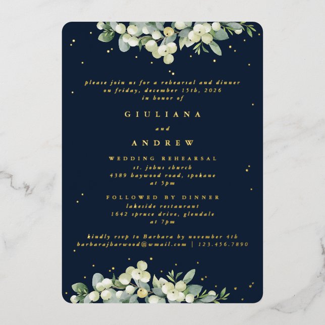 Dunkle Navy Snowberry+Eukalyptus Wedding Probe Folieneinladung (Vorderseite)