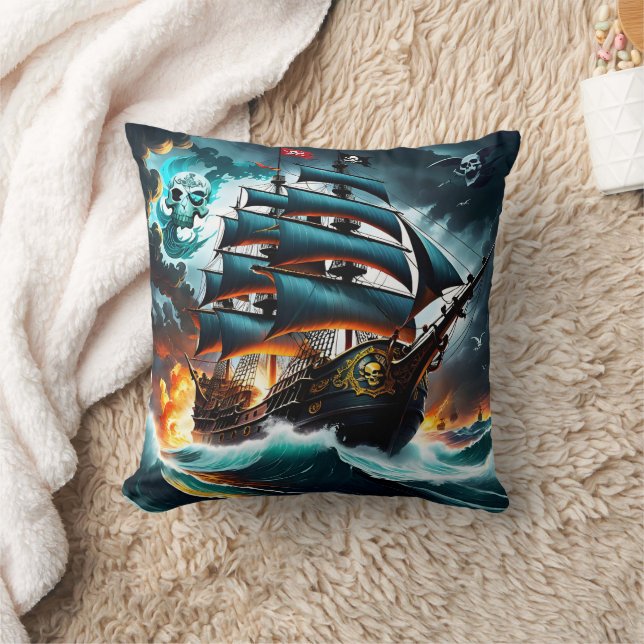Dunkle Piratenschiff, das durch Sturmsee segelt Kissen (Decke)
