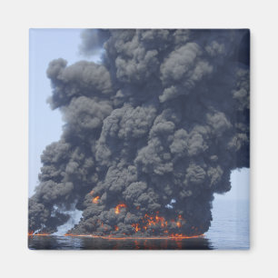 Dunkle Rauchwolken und Feuer tauchen 2 auf Magnet
