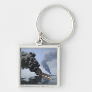 Dunkle Rauchwolken und Feuer tauchen 3 auf Schlüsselanhänger
