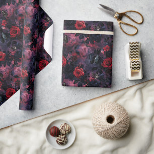 Dunkle romantische gothische rote Rosen und Schmet Geschenkpapier