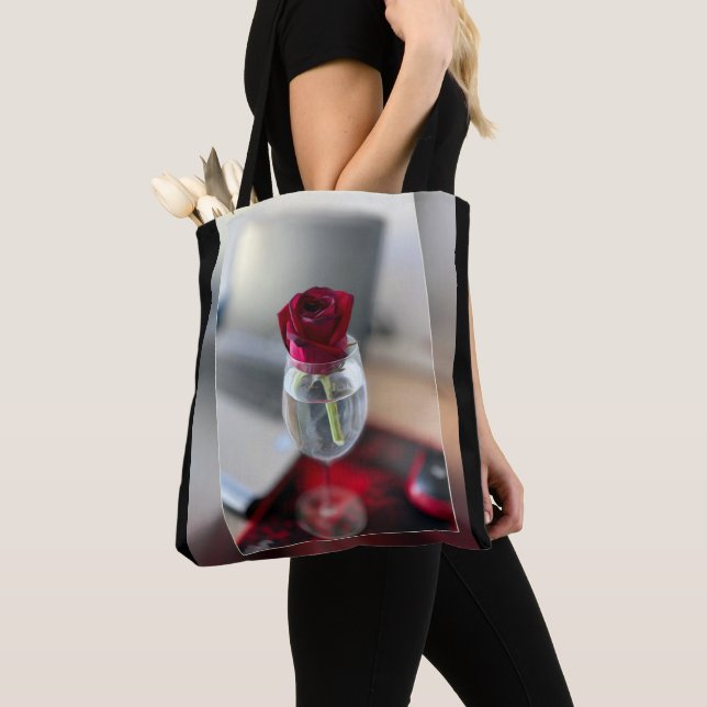Dunkle rote Rose Tasche (Von Nahem)