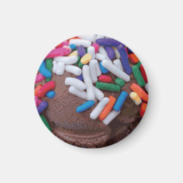 Dunkle Schokolade Eiscreme mit Regenbogensprinklen Magnet