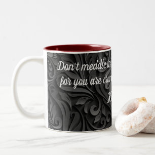Dunkle Scroll mischen sich nicht in Drachenangeleg Zweifarbige Tasse