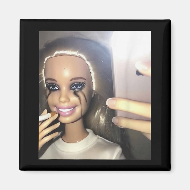 Dunkle Spaß Puppe Rauchen Selfie Parody Magnet (Vorne)