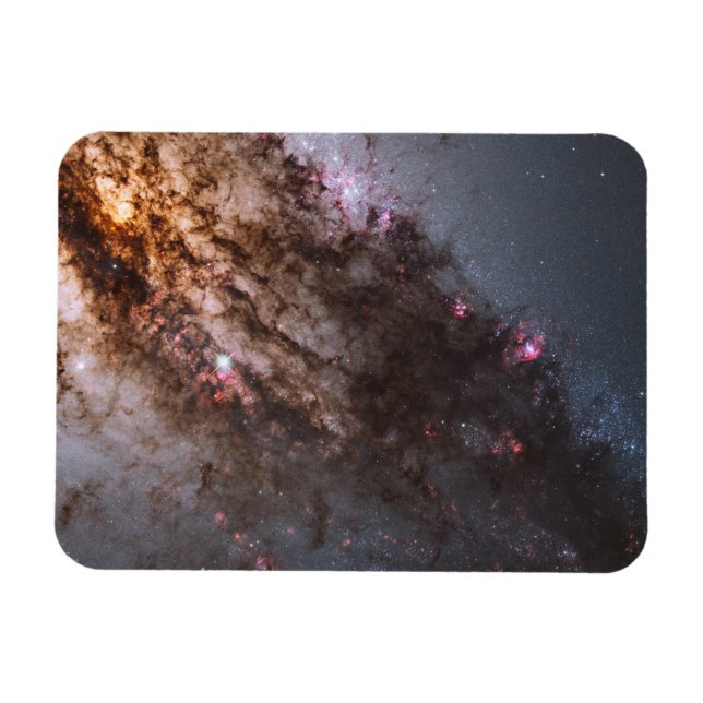 Dunkle Streifen von Staubkreuzen überqueren Centau Magnet (Horizontal)