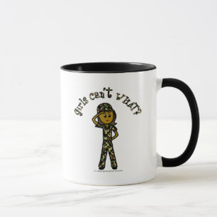 Dunkle weibliche Armee-Mädchen Tasse