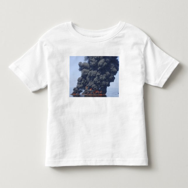 Dunkle Wolken von Rauch und Feuer tauchen auf 2 Kleinkind T-shirt (Vorderseite)