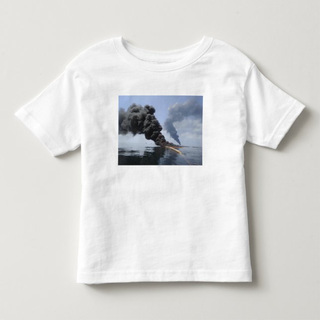Dunkle Wolken von Rauch und Feuer tauchen auf 3 Kleinkind T-shirt (Vorderseite)