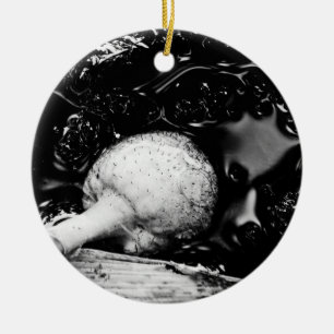 dunkler Beschützer Keramik Ornament