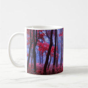 Dunkler geheimnisvoller Wald in rosa Tönen. Mystic Kaffeetasse